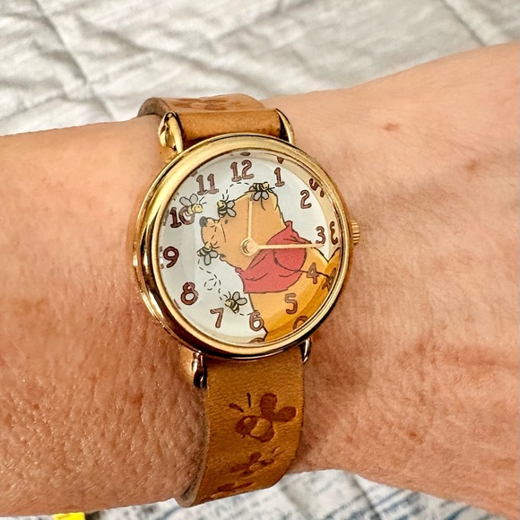 Vintage Winnie the Pooh Wristwatch with Rotating Bees as the second hand
